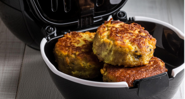 Frikadeller lavet i en airfryer er saftige og sprøde på ydersiden, samtidig med at de bevarer deres saftighed på indersiden