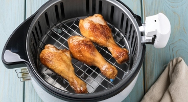 Kyllingelår lavet i en airfryer er sprøde og saftige med en lækker krydret smag. Den perfekte måde at tilberede kyllingelår på med minimalt fedt.
