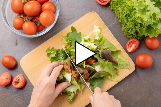 billede der skal forestille en video med at hakke salat